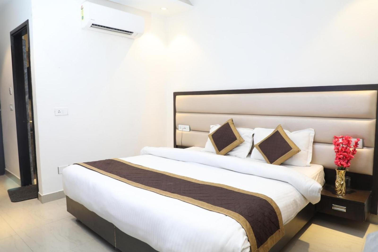 Hotel Avi Inn Amritsar Bagian luar foto