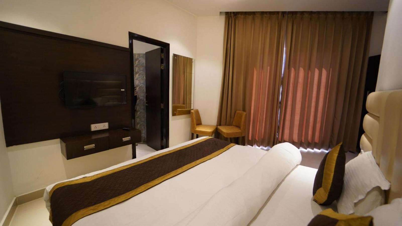 Hotel Avi Inn Amritsar Bagian luar foto