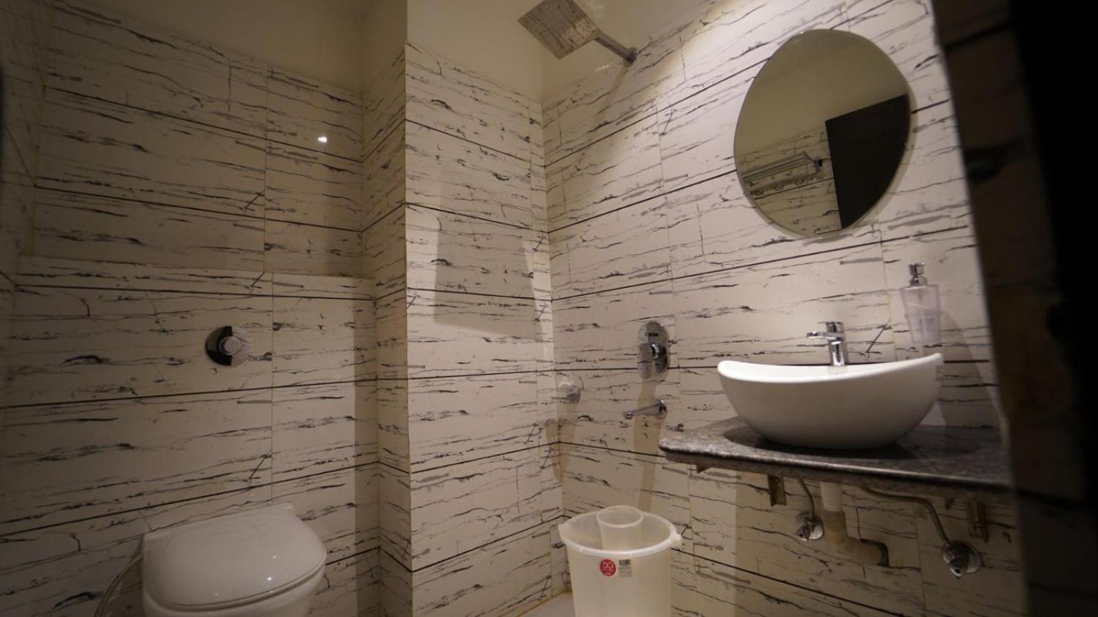 Hotel Avi Inn Amritsar Bagian luar foto