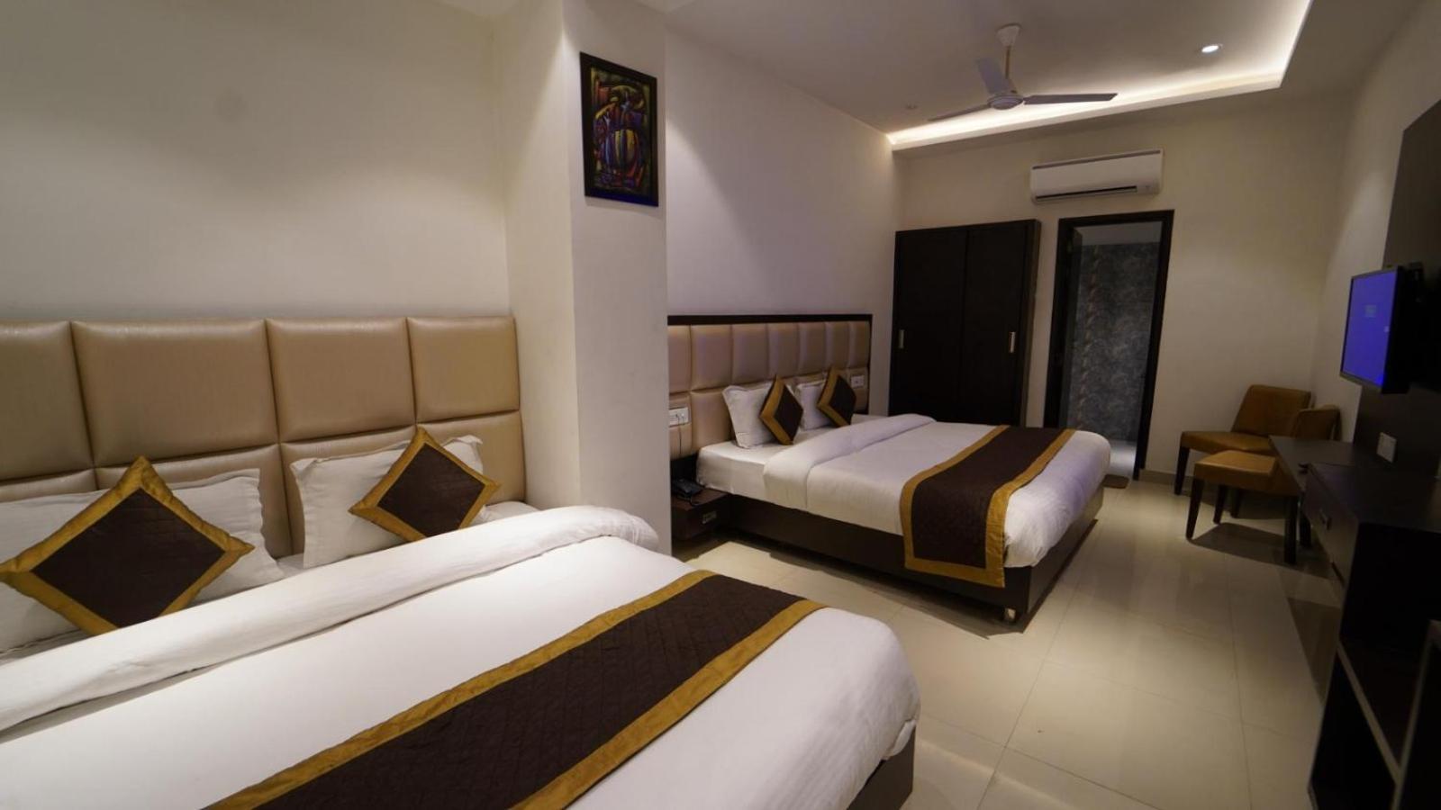 Hotel Avi Inn Amritsar Bagian luar foto